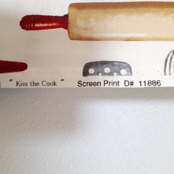 "kiss the cook" Mary Lake-Thompson LTD for Robert Kaufman Fabric White 4 yards - Picture 6 of 7